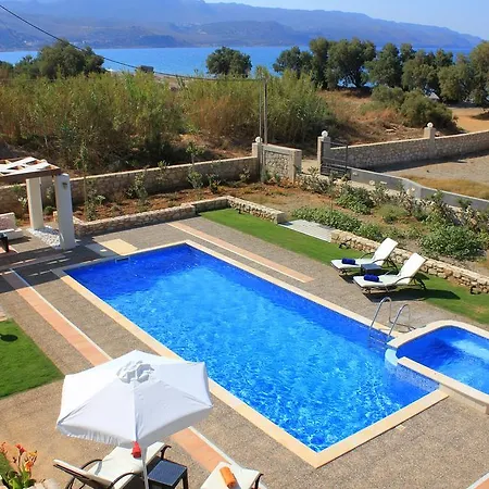 Villa Stone Built Private Emerald With Pool, 30m To & Bbq! *